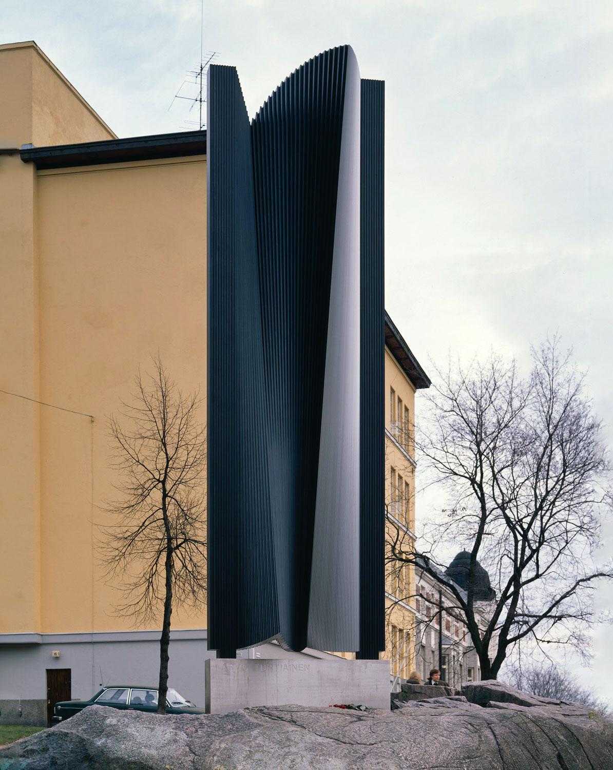 Arvo Turtiaisen muistomerkki, Helsinki